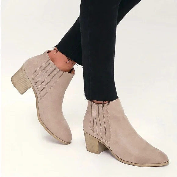 Lulu’s Shasta Taupe Suede Ankle Booties, size 8 - Picture 2 of 11